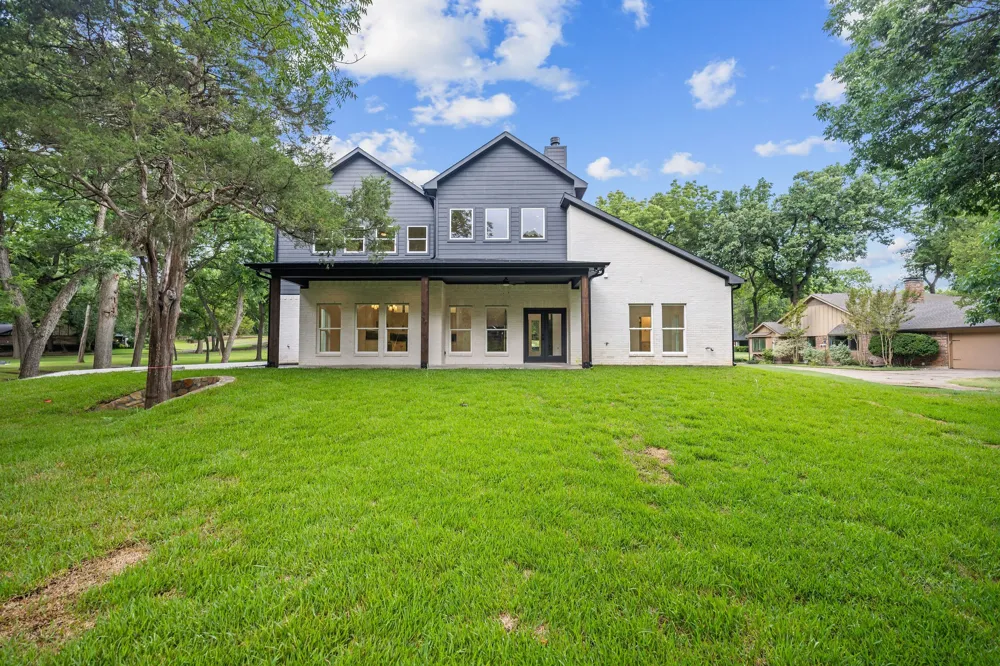 105 Forest Brook Street Oak Leaf, TX 75154