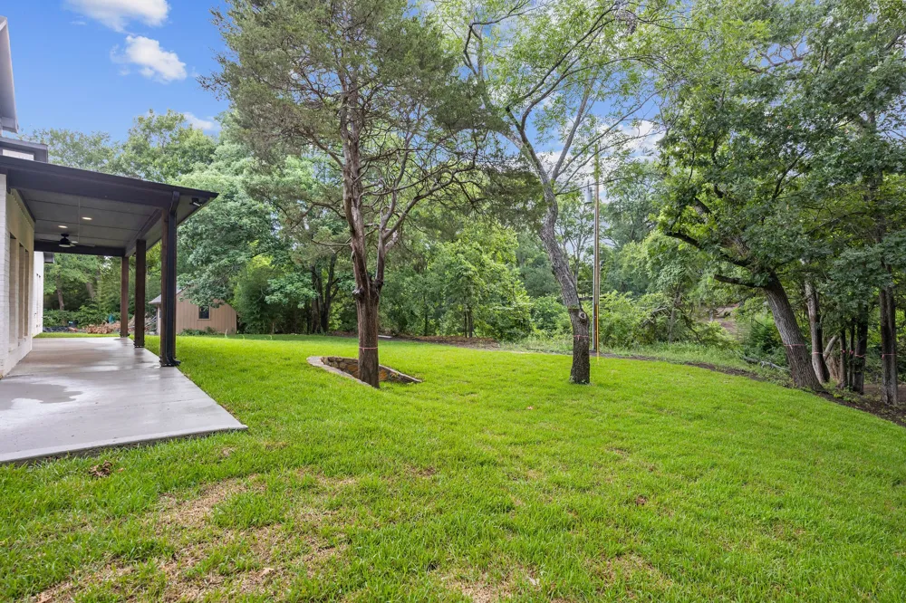 105 Forest Brook Street Oak Leaf, TX 75154