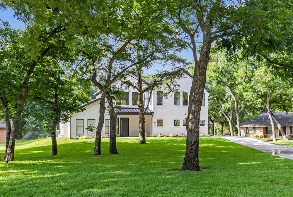 105 Forest Brook Street Oak Leaf, TX 75154
