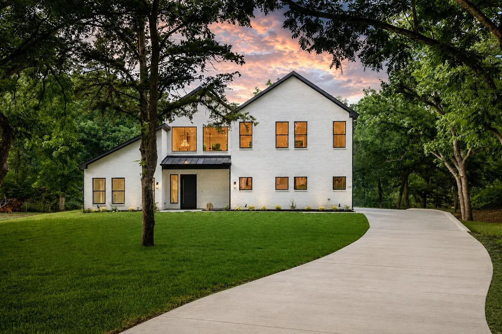 105 Forest Brook Street Oak Leaf, TX 75154