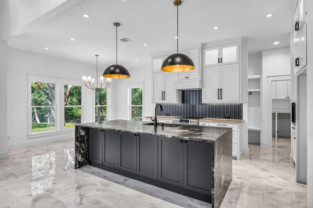 105 Forest Brook Street Oak Leaf, TX 75154