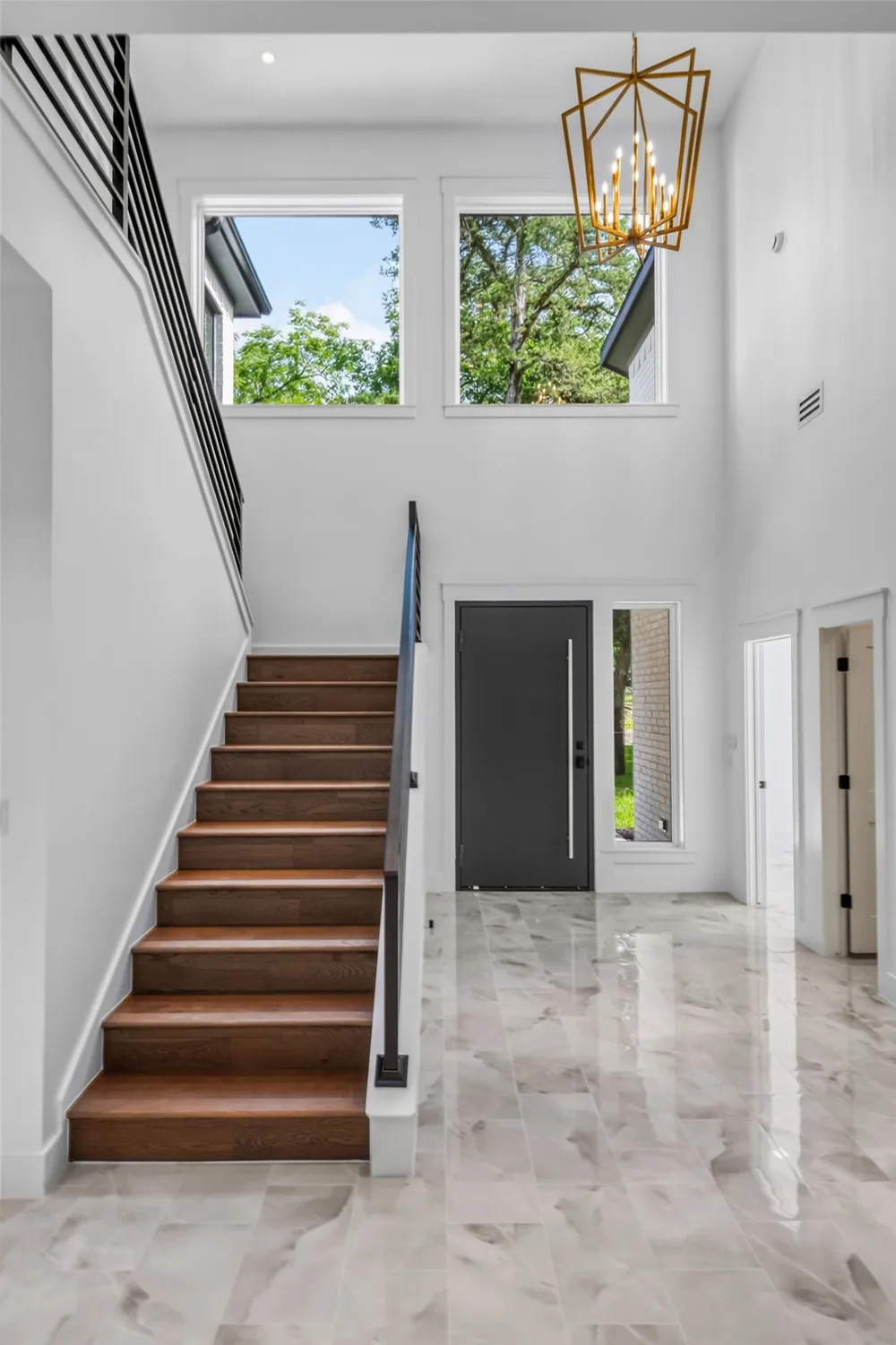 105 Forest Brook Street Oak Leaf, TX 75154