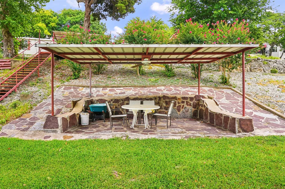 363 Oakview Road Gainesville, TX 76240