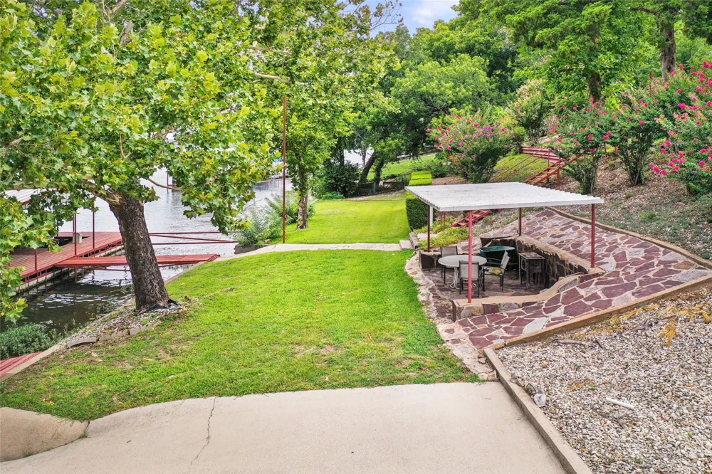 363 Oakview Road Gainesville, TX 76240