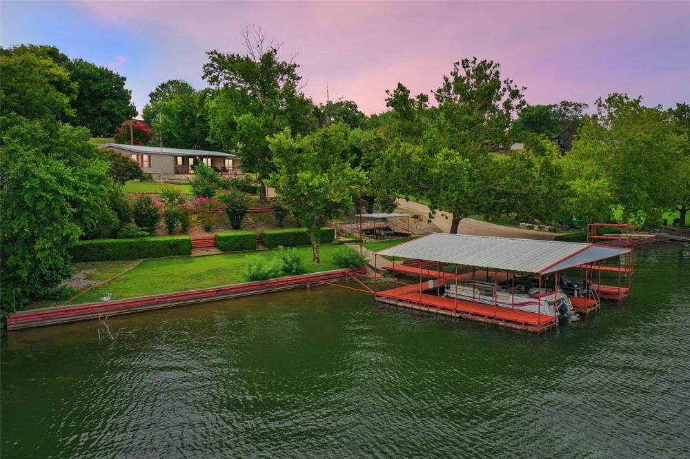 363 Oakview Road Gainesville, TX 76240