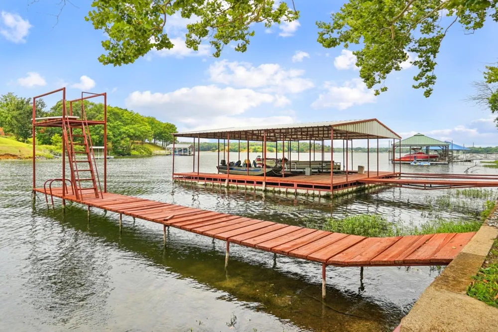 363 Oakview Road Gainesville, TX 76240