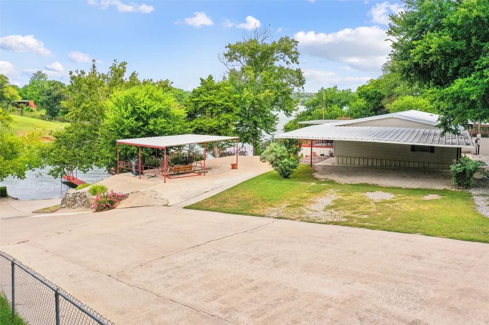 363 Oakview Road Gainesville, TX 76240