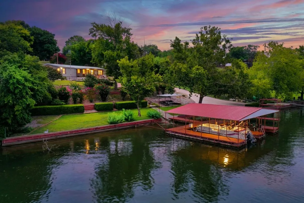 363 Oakview Road Gainesville, TX 76240