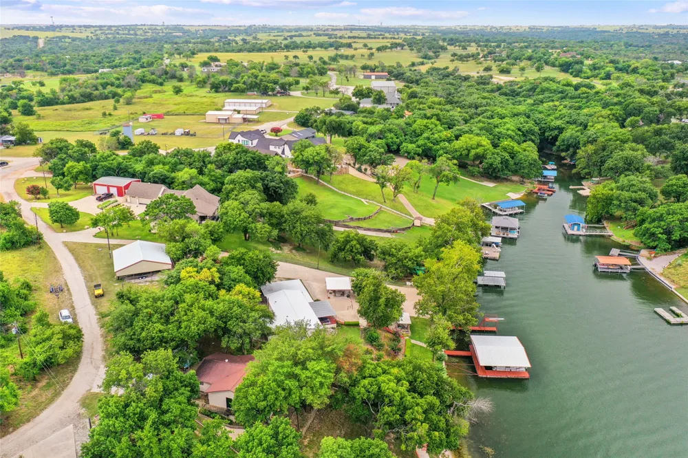 363 Oakview Road Gainesville, TX 76240