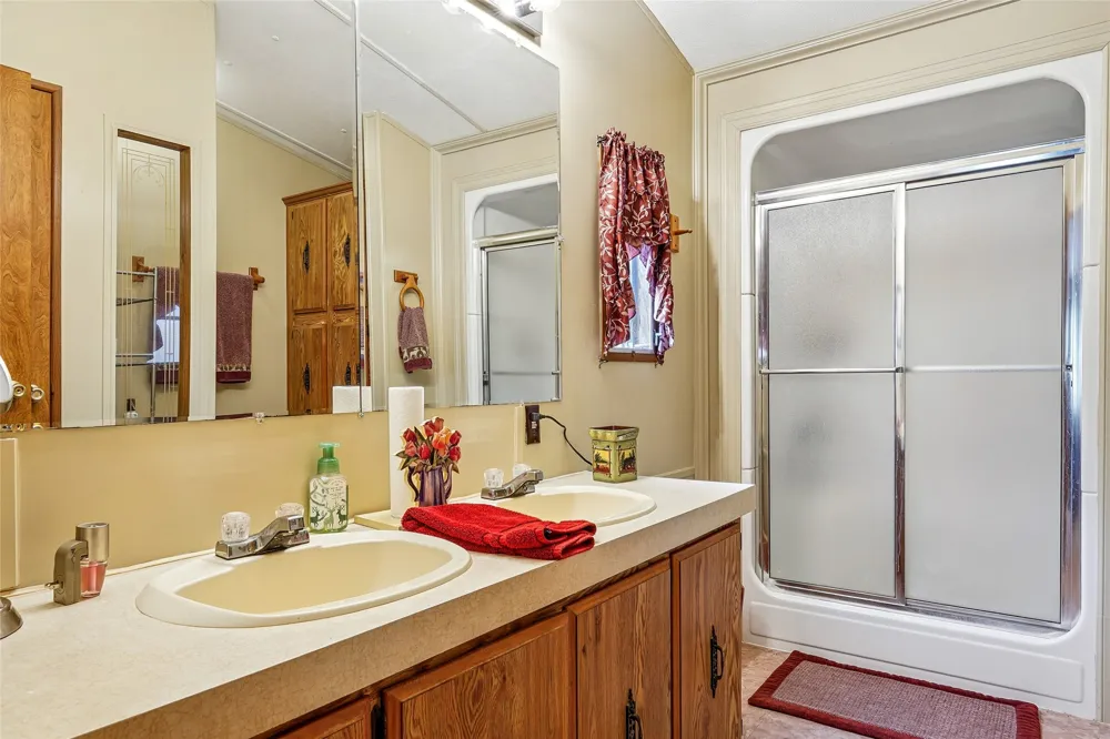 363 Oakview Road Gainesville, TX 76240
