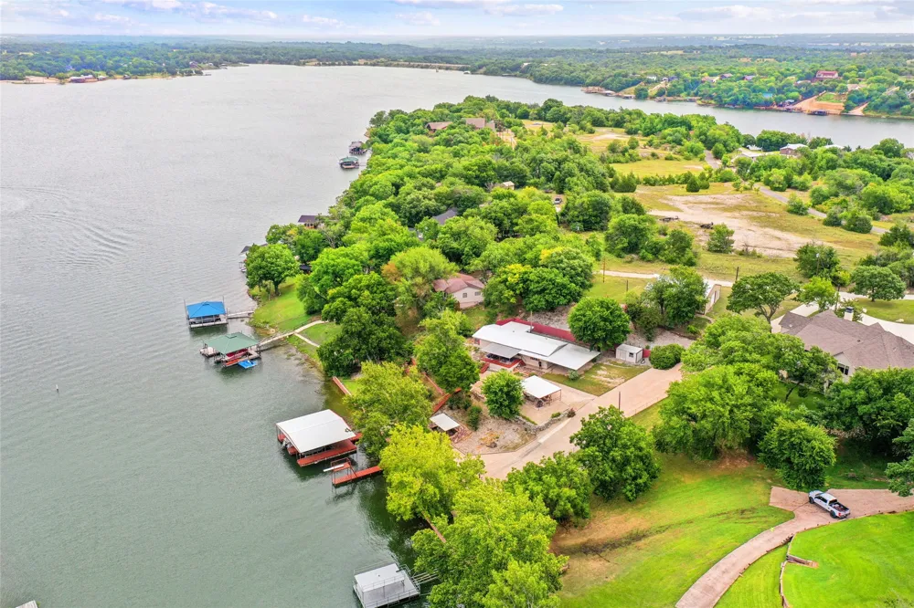 363 Oakview Road Gainesville, TX 76240