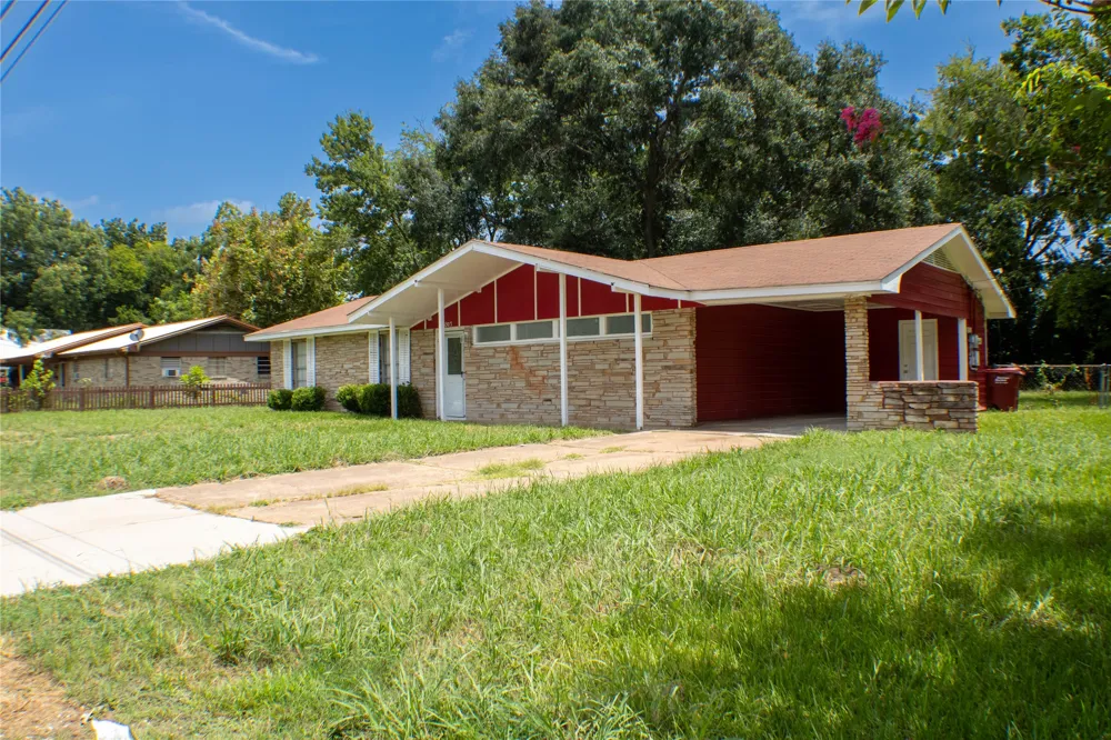 1307 S Delaware Street Clarksville, TX 75426