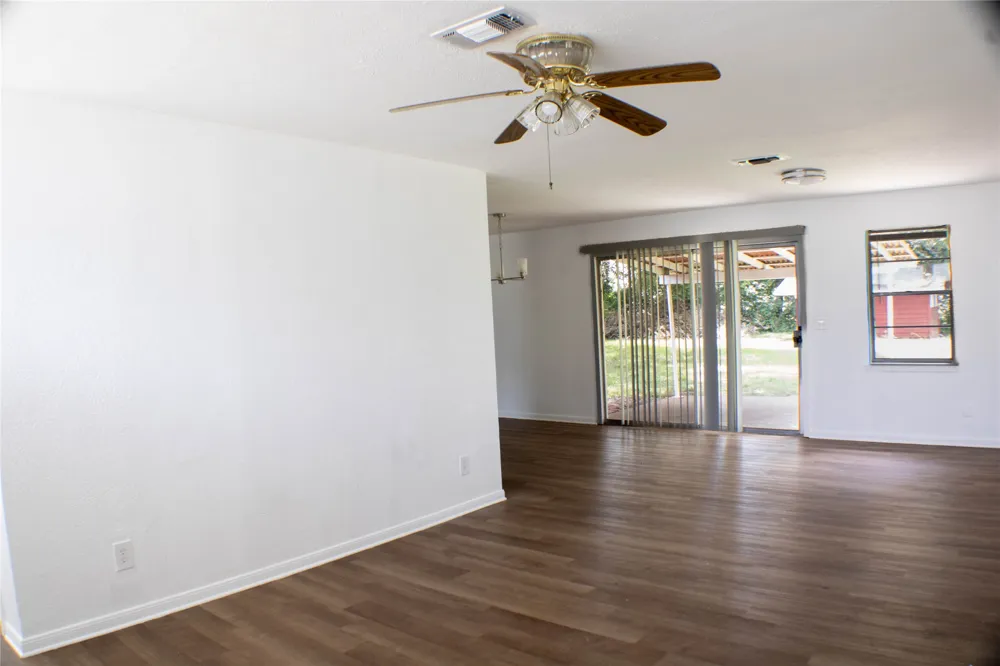 1307 S Delaware Street Clarksville, TX 75426