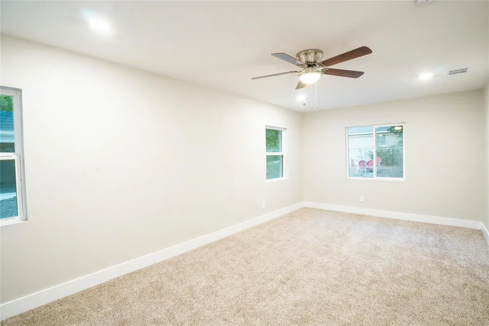 209 W 9th Street Kemp, TX 75143