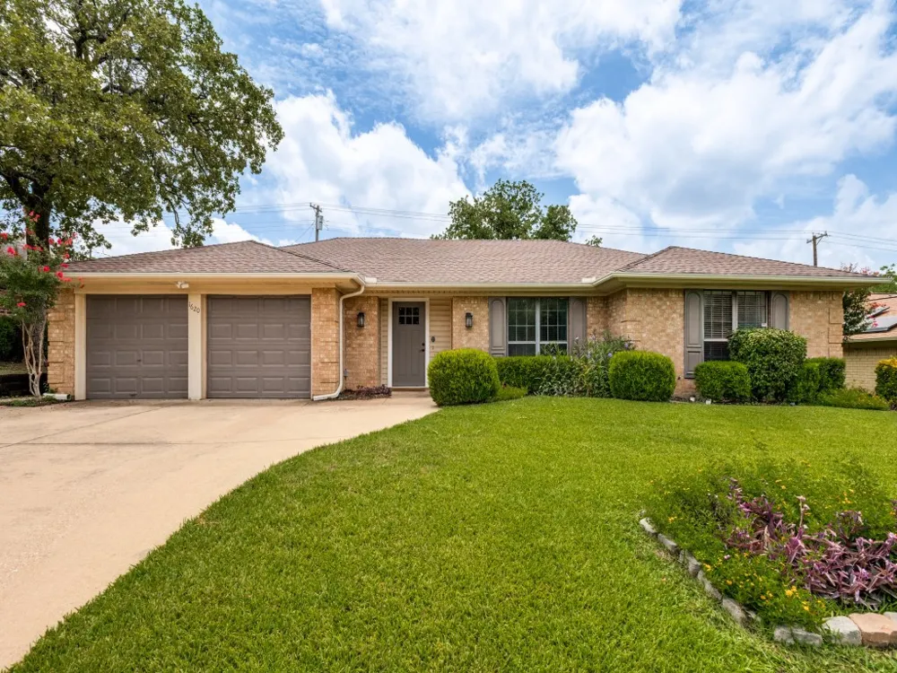 1620 Post Oak Drive Bedford, TX 76021