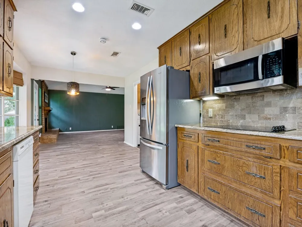 1620 Post Oak Drive Bedford, TX 76021