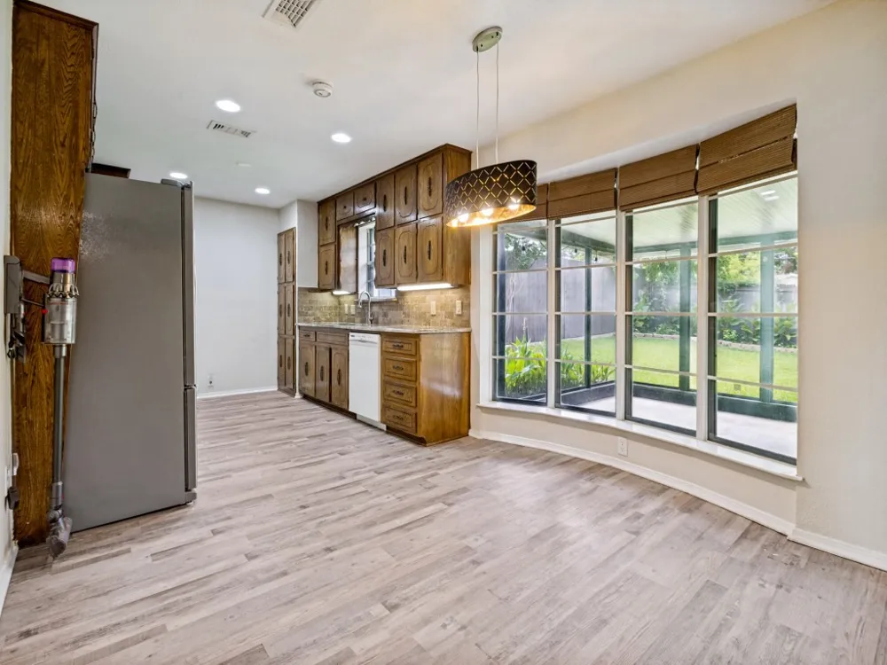 1620 Post Oak Drive Bedford, TX 76021