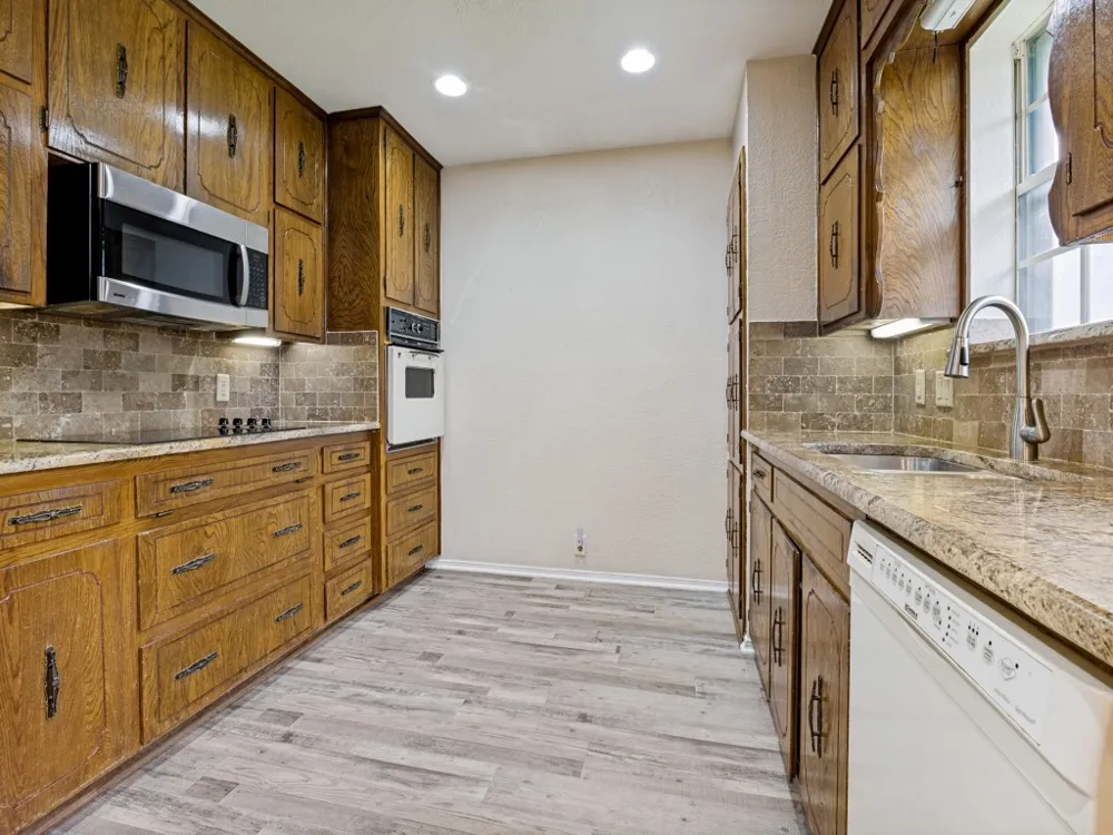 1620 Post Oak Drive Bedford, TX 76021