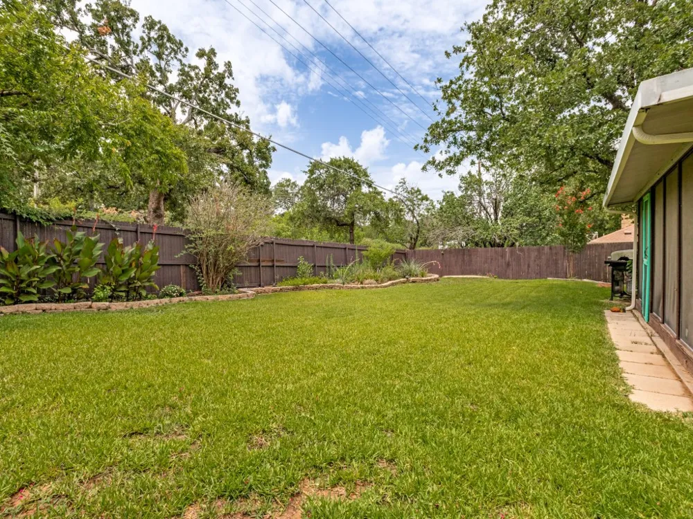 1620 Post Oak Drive Bedford, TX 76021