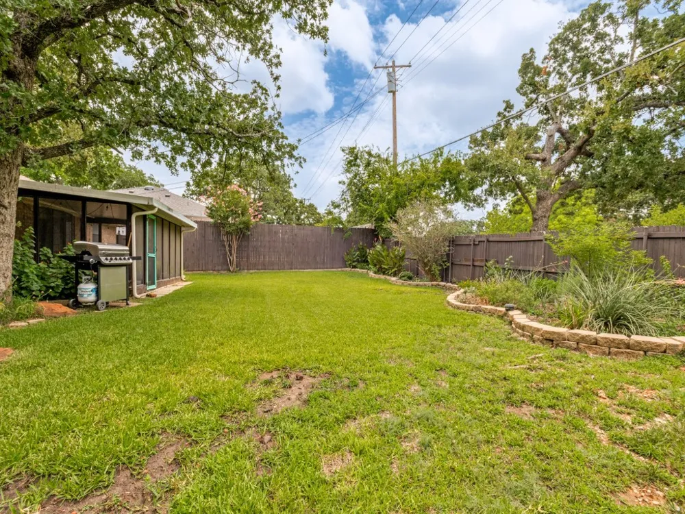 1620 Post Oak Drive Bedford, TX 76021