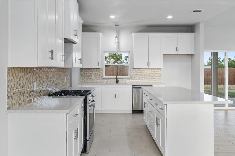 548 Highview Court Godley, TX 76044