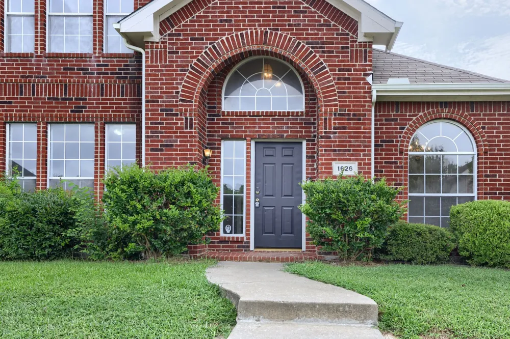1626 Arbor Creek Drive Garland, TX 75040