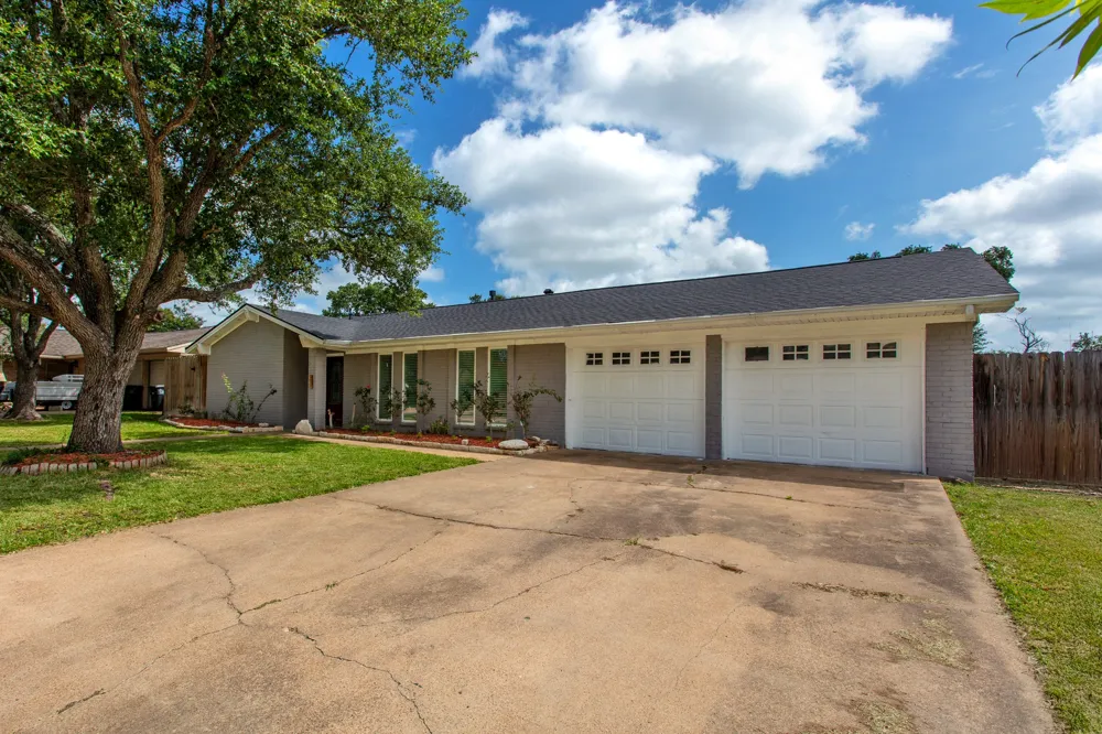 1817 Laura Lane College Station, TX 77840