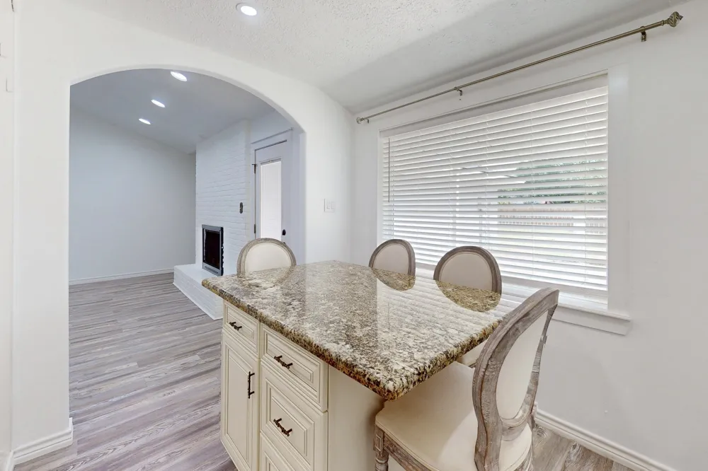 1817 Laura Lane College Station, TX 77840
