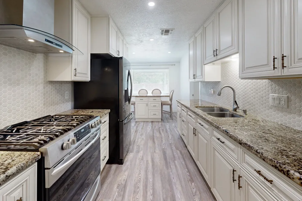 1817 Laura Lane College Station, TX 77840