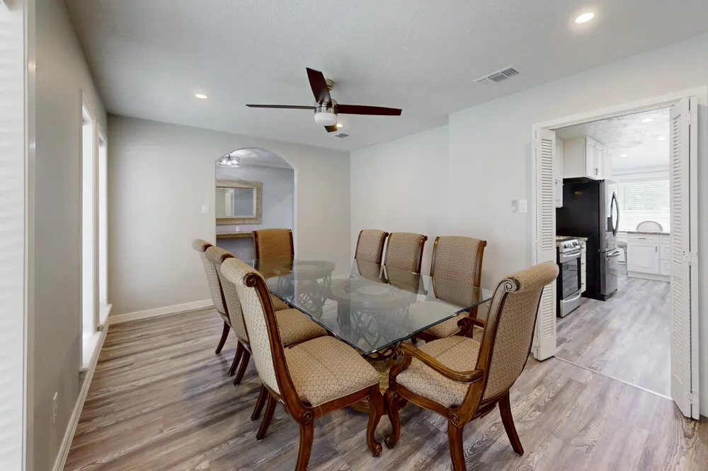 1817 Laura Lane College Station, TX 77840