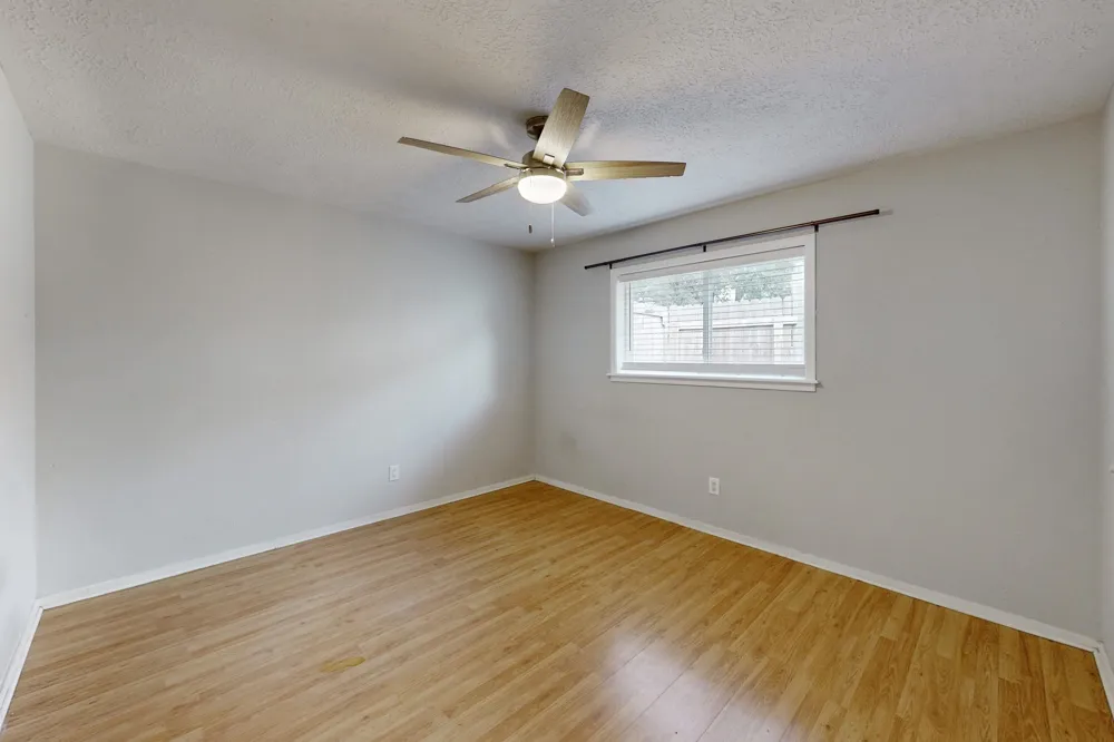 1817 Laura Lane College Station, TX 77840