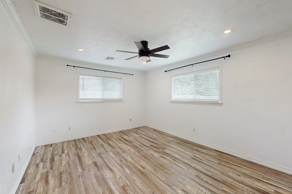 1817 Laura Lane College Station, TX 77840