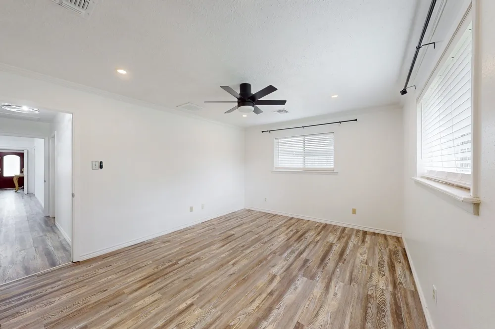 1817 Laura Lane College Station, TX 77840
