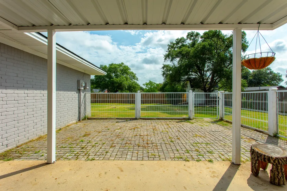 1817 Laura Lane College Station, TX 77840
