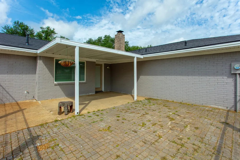 1817 Laura Lane College Station, TX 77840