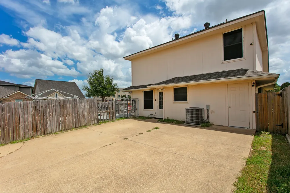 2600 Symphony Park Drive Bryan, TX 77802