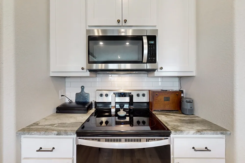 100 Turnrow Cove Snook, TX 77878