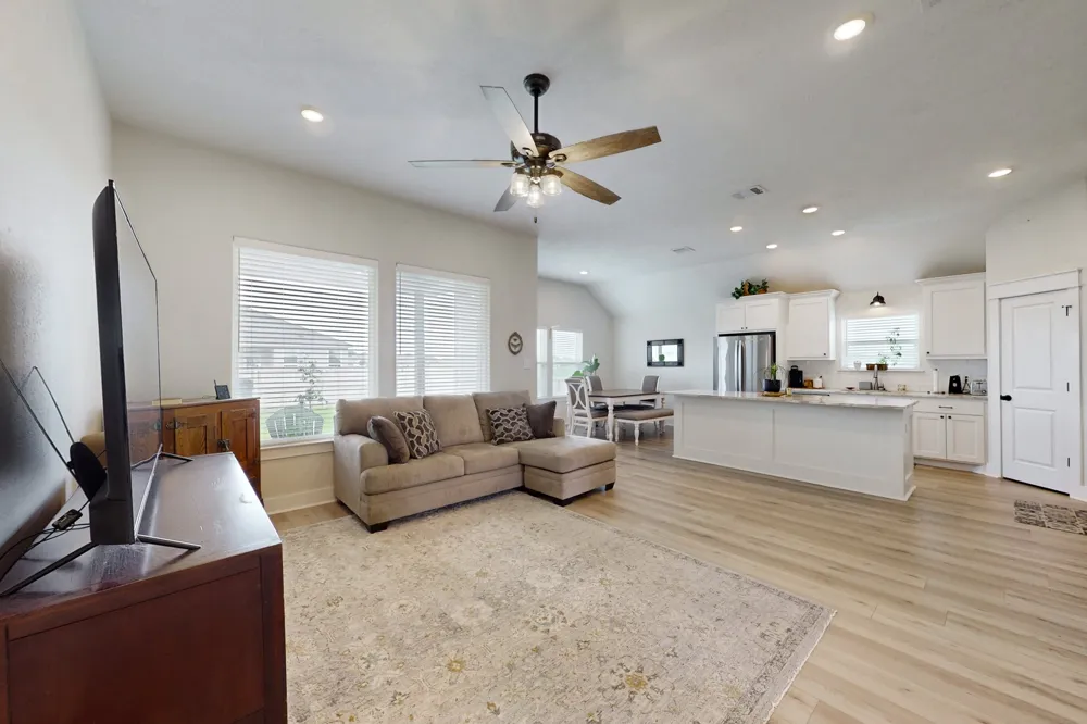 100 Turnrow Cove Snook, TX 77878