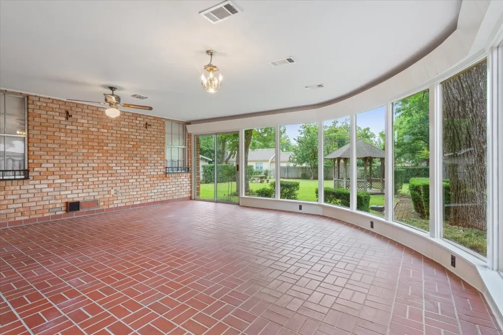 204 Marable Street West, TX 76691