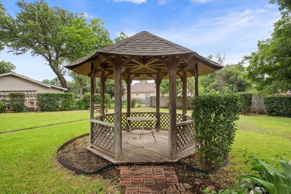 204 Marable Street West, TX 76691