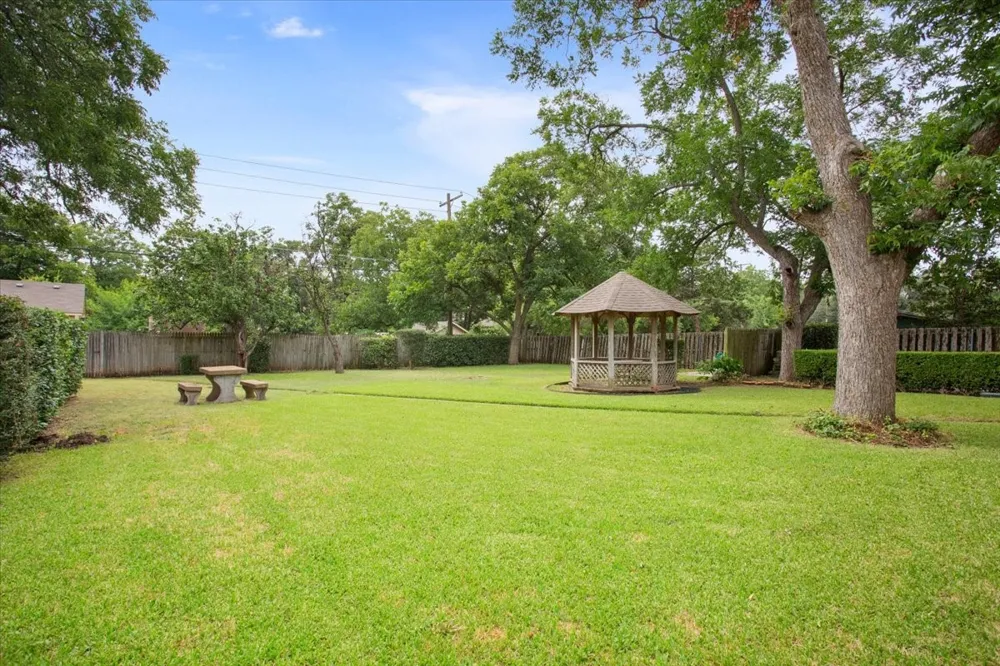 204 Marable Street West, TX 76691