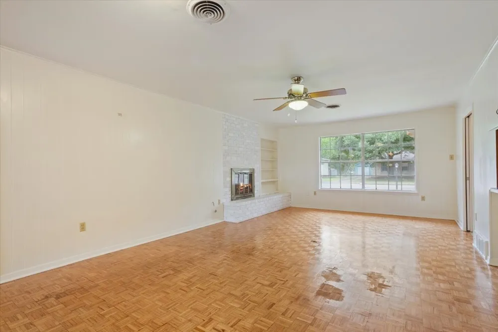 204 Marable Street West, TX 76691