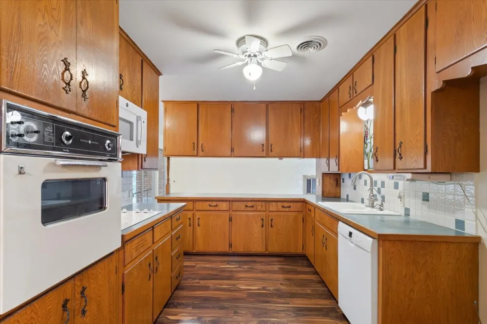 204 Marable Street West, TX 76691