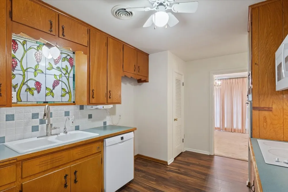 204 Marable Street West, TX 76691