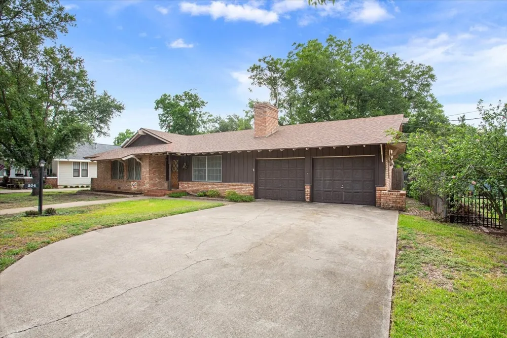 204 Marable Street West, TX 76691