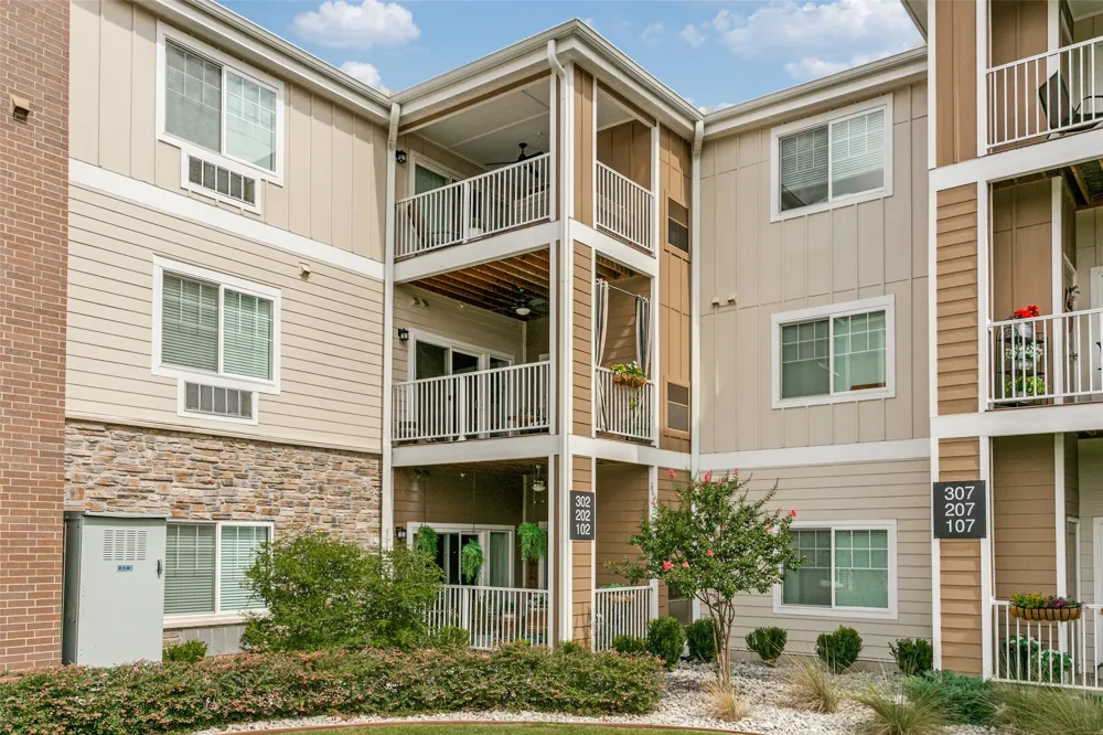 8381 Davis Boulevard #202 North Richland Hills, TX 76182