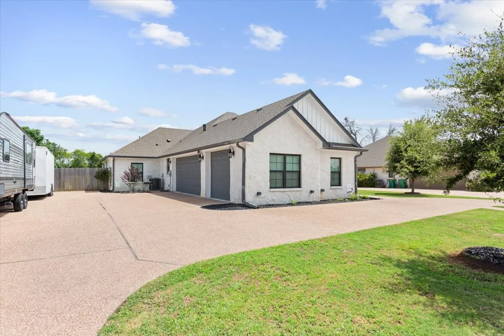 205 Fox Run Lane Robinson, TX 76706