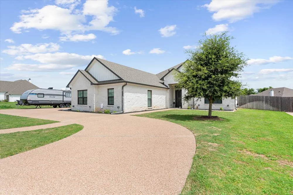 205 Fox Run Lane Robinson, TX 76706