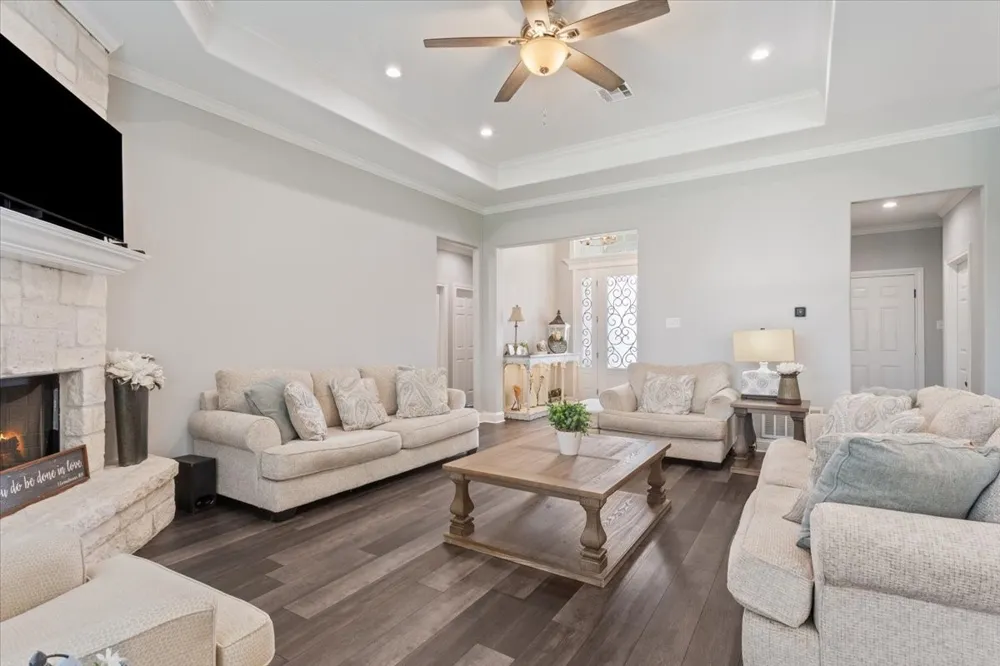 205 Fox Run Lane Robinson, TX 76706