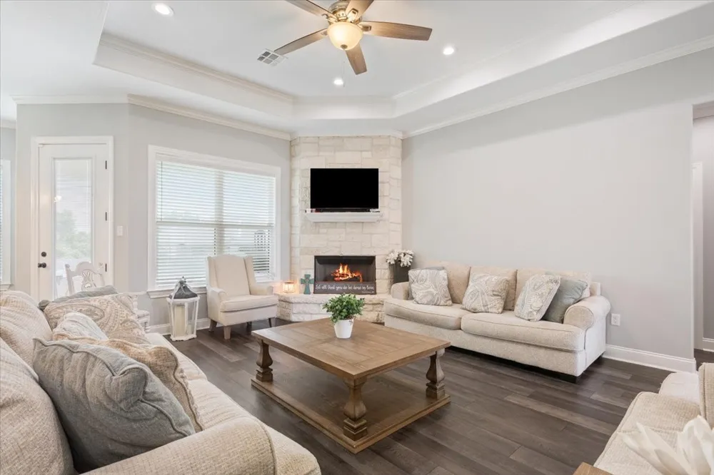 205 Fox Run Lane Robinson, TX 76706